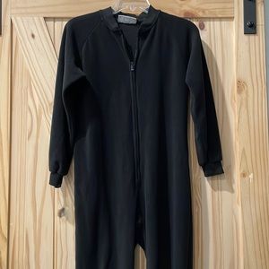 EUC Unisex Black Youth Large Footed Onesie with Front Zipper